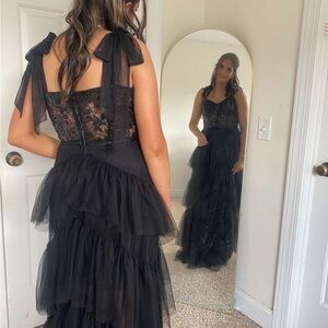 Elegant Black Lace Tiered Prom Dress